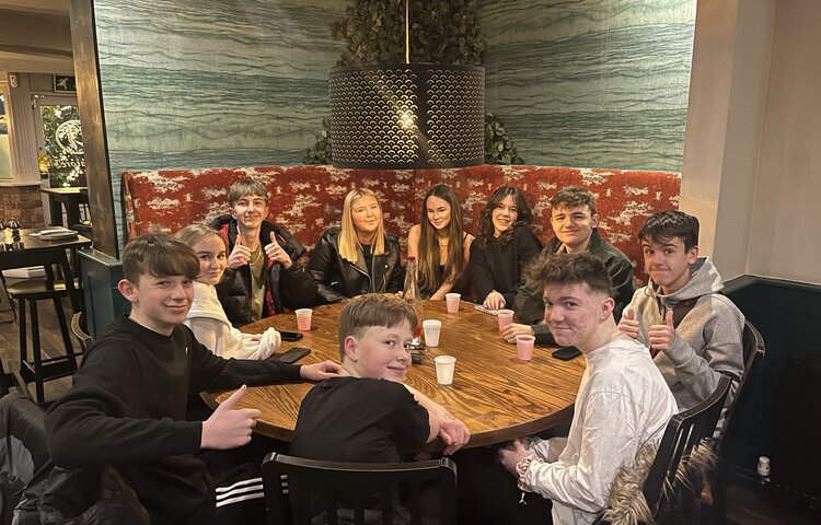 Image of Legally Blonde cast rewarded with visit to local restaurant