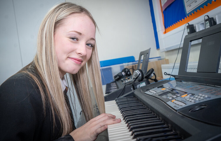 Image of Year 9 pupils inspires another to self-teach music