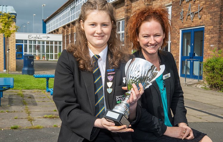 Image of Award pays tribute to former pupil