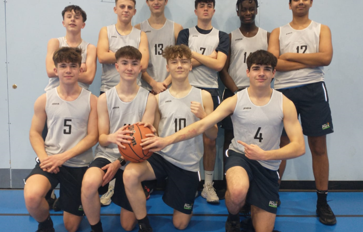 Image of Year 11 basketball team slam dunk the competition